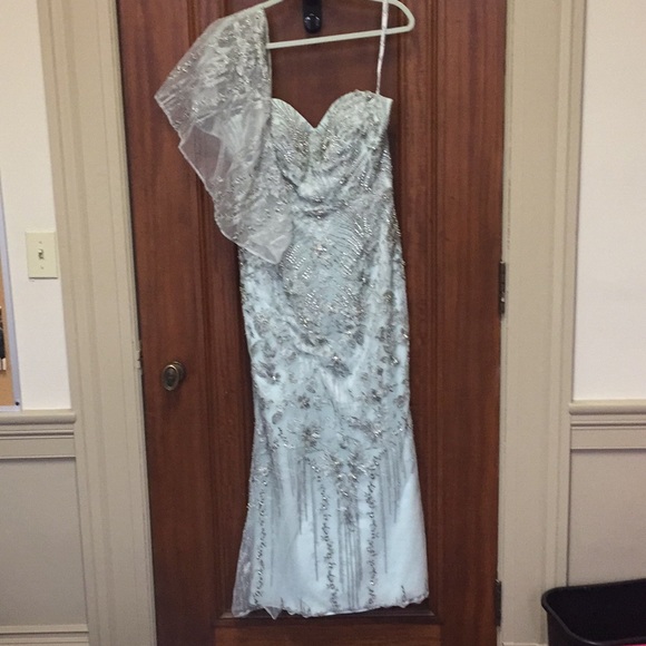 Mother of the Bride designer gown - Picture 6 of 7